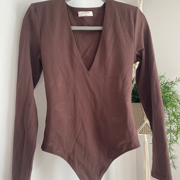 Babaton contour shoulder pad v-neck brown bodysuit - Picture 1 of 3
